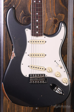 Fender Custom Shop 1967 Stratocaster Relic mit Closet Classic Hardware Aged Charcoal Frost Metallic