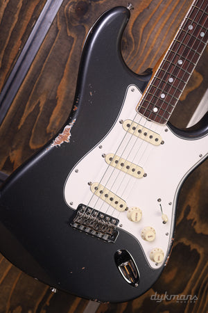 Fender Custom Shop 1967 Stratocaster Relic mit Closet Classic Hardware Aged Charcoal Frost Metallic