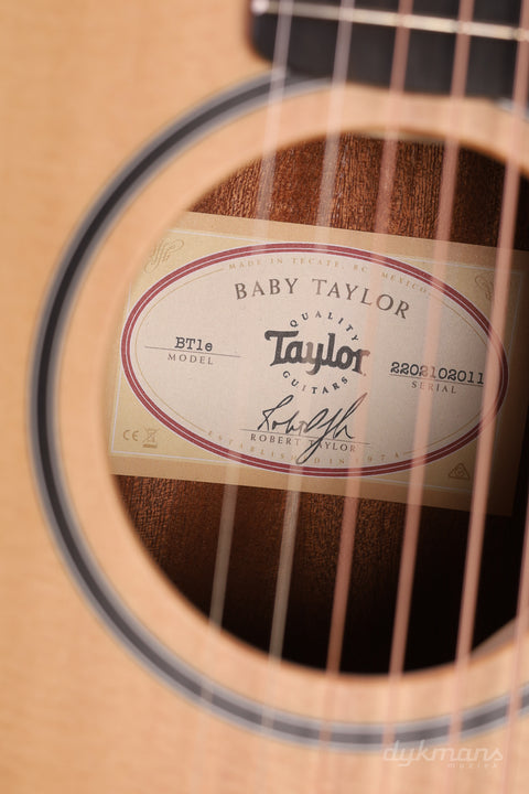 Taylor BT1. Baby Taylor Lefty