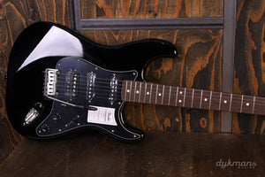 Fender Standard Stratocaster HSS Schwarz
