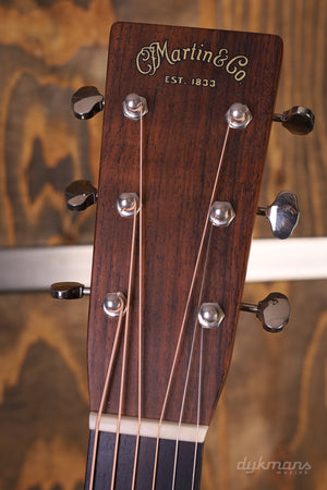 Martin OM-28E neu interpretiert.