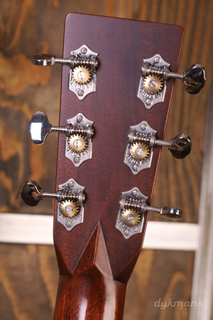 Martin OM-28E neu interpretiert.