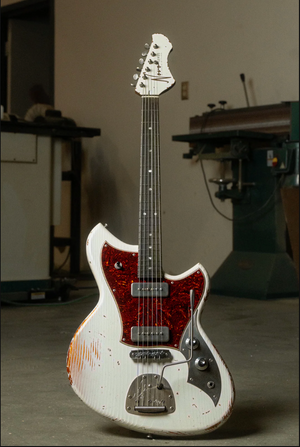 Novo Novo Serus J Dealer Limited in Olympic White über Aztec Gold