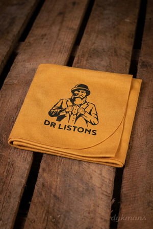 Dr. Liston's Remarkable Cloth 40 x 40 cm op een warme houten achtergrond