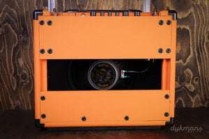 Orangefarbene Wippe 15