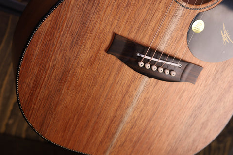 Maton EBW808 Schwarzholz