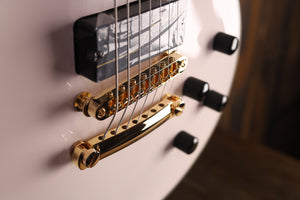 Epiphone Matt Heafy Les Paul Custom Origins 7-Saiter Knochenweiß