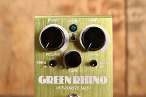 Weise riesiges grünes Nashorn